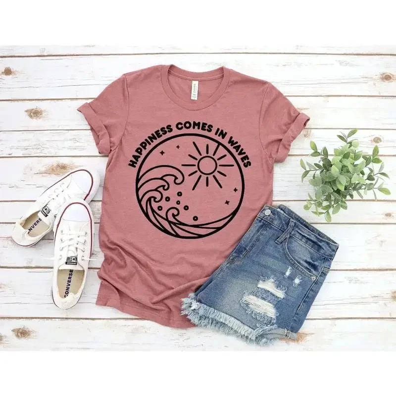 Summer Clothing Ideas For Women - Geluk komt in golven T-shirt, zomerse